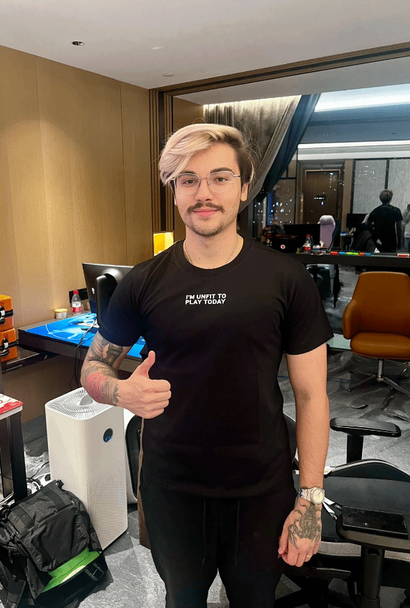 CS选手炮轰上海Major贴纸审核松：设计尺度失控！