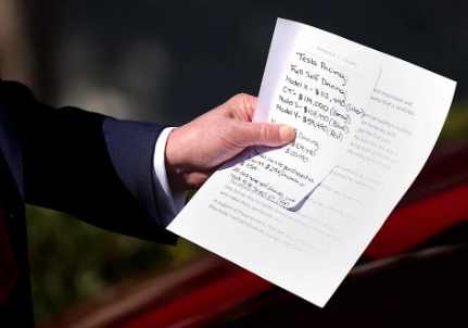 金牌销售？特朗普甚至拿着手写特斯拉价格清单！