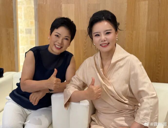 龚琳娜晒与倪夏莲合照 网友：梦幻联动