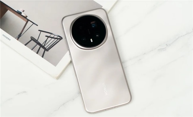 2025最值得买的手机是哪款？最强旗舰荣耀Magic8用实力说话