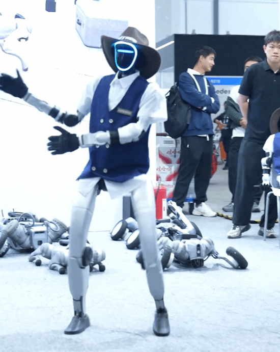 宇树科技发布全新仿生人形机器人H2