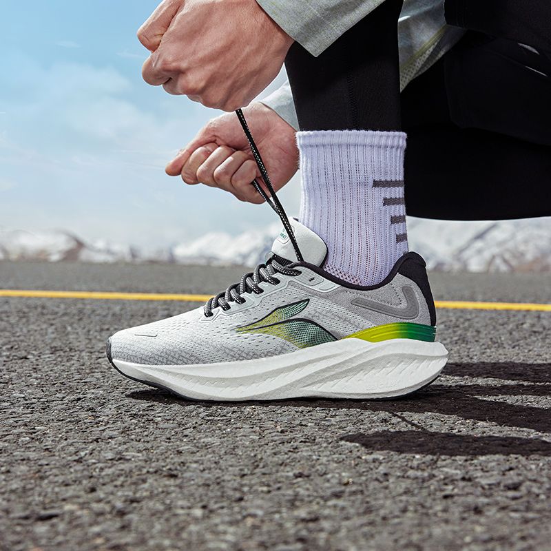 361°爆沫4.0男子跑鞋145元起